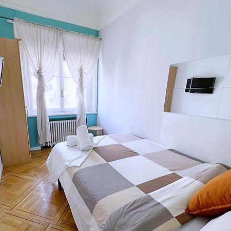 Apartamentos Econostay Plaza De Espana Madrid Exterior photo